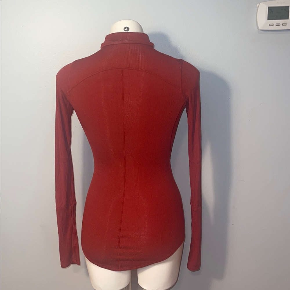 Lululemon Full Day Ahead Turtleneck in the color Magma. W3CWPS - Picture 7 of 10